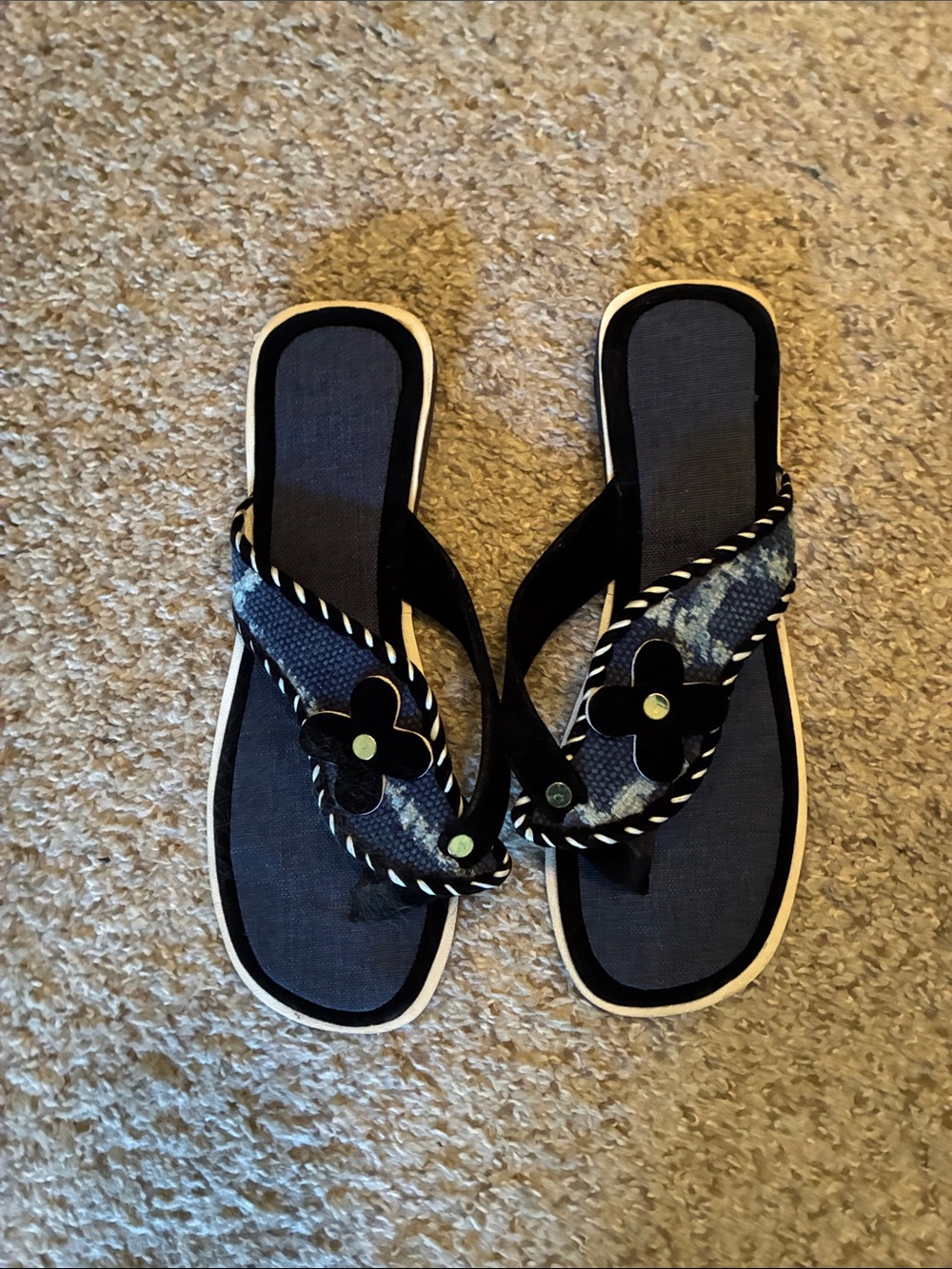 Women’s Navy Floral-Accent Flip Flop Sandals